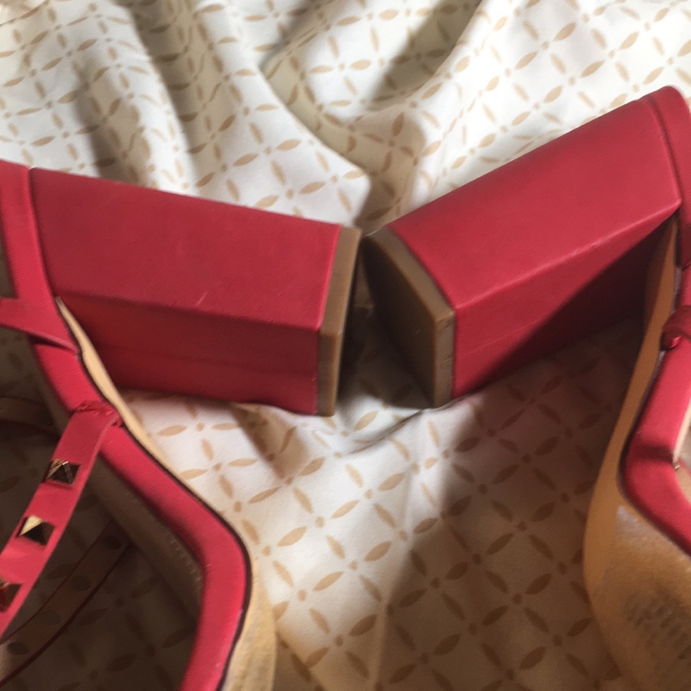 Red stud heel - Picture 4 of 7